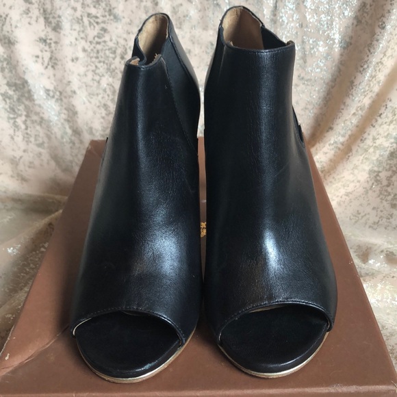 COACH BLACK LEATHER ADRIANNA SNAKE PRINT HEELS! - Picture 2 of 6